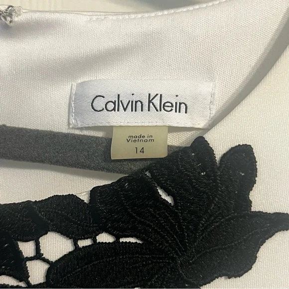 Calvin Klein sz 14 White Sheath Dress with Black Lace - Picture 5 of 6